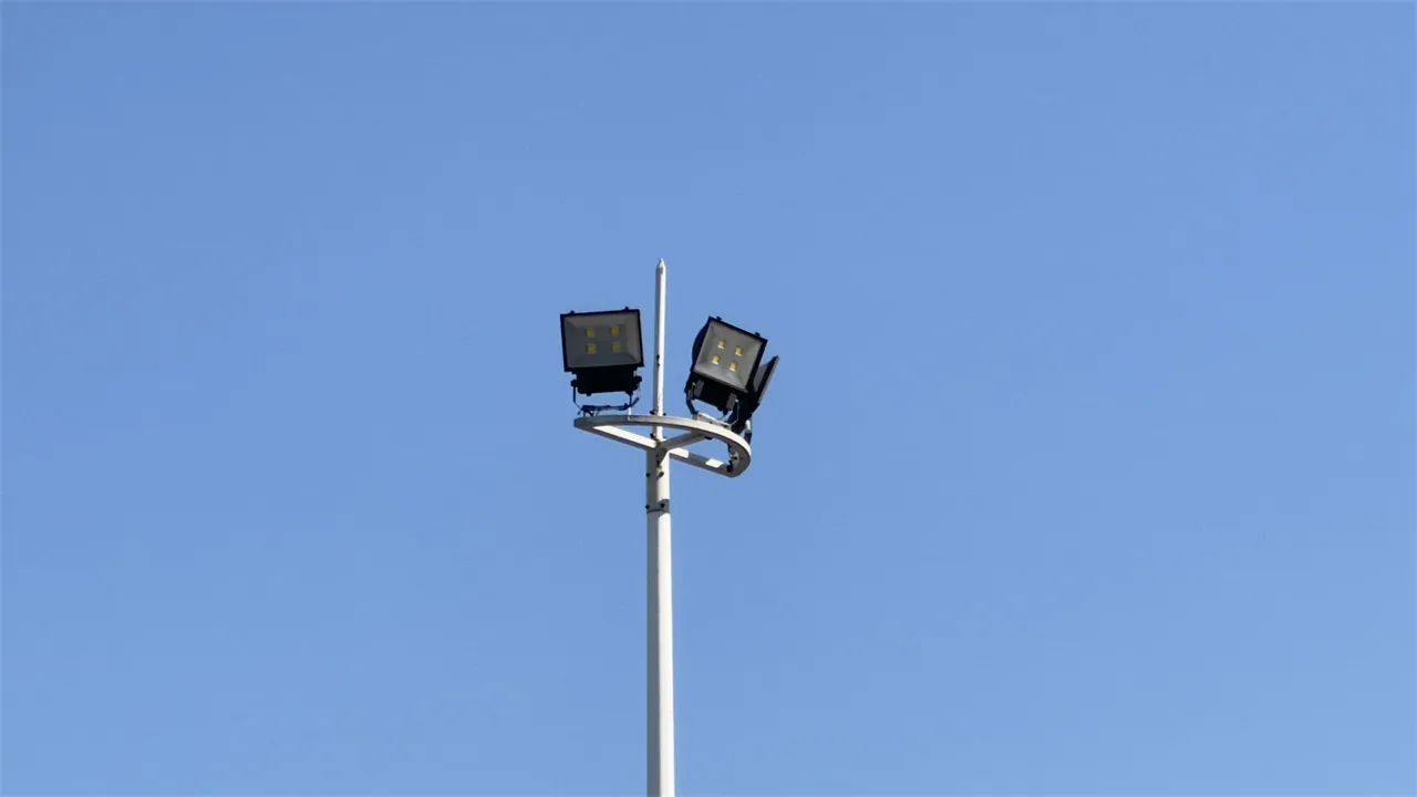 3 3